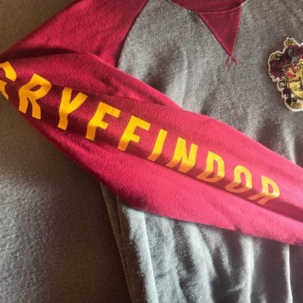 Harry Potter Gryffindor Sweatshirt Universal Studios Grey Maroon Raglan Medium - Picture 8 of 16
